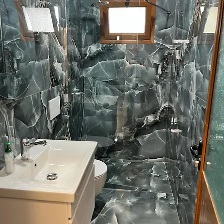 ヴィラ Apartamente Vlore *